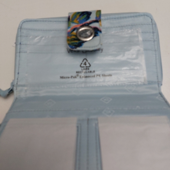 Vera Bradley Turnlock Wallet Sea Air Floral NWT - Picture 3 of 4